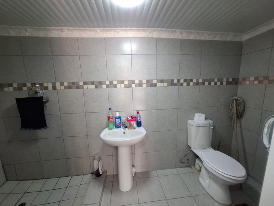 5 Bedroom Property for Sale in Oos Einde North West